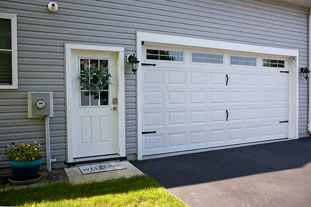 24/7 Emergency Garage Door Panel Replacement experts in North Branch, MN